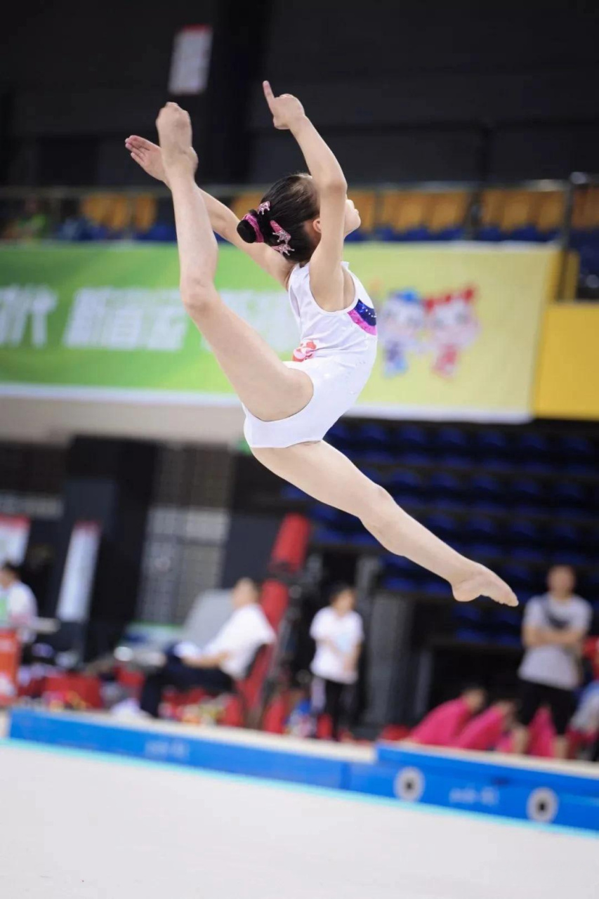 关于体操选手水上表演优异,美轮美奂的信息 关于体操选手水上表演优异,美轮美奂的信息