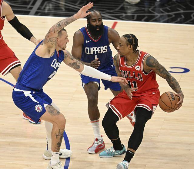 星空体育官方入口-快船队球员集体捐款，支持社区活动的简单介绍