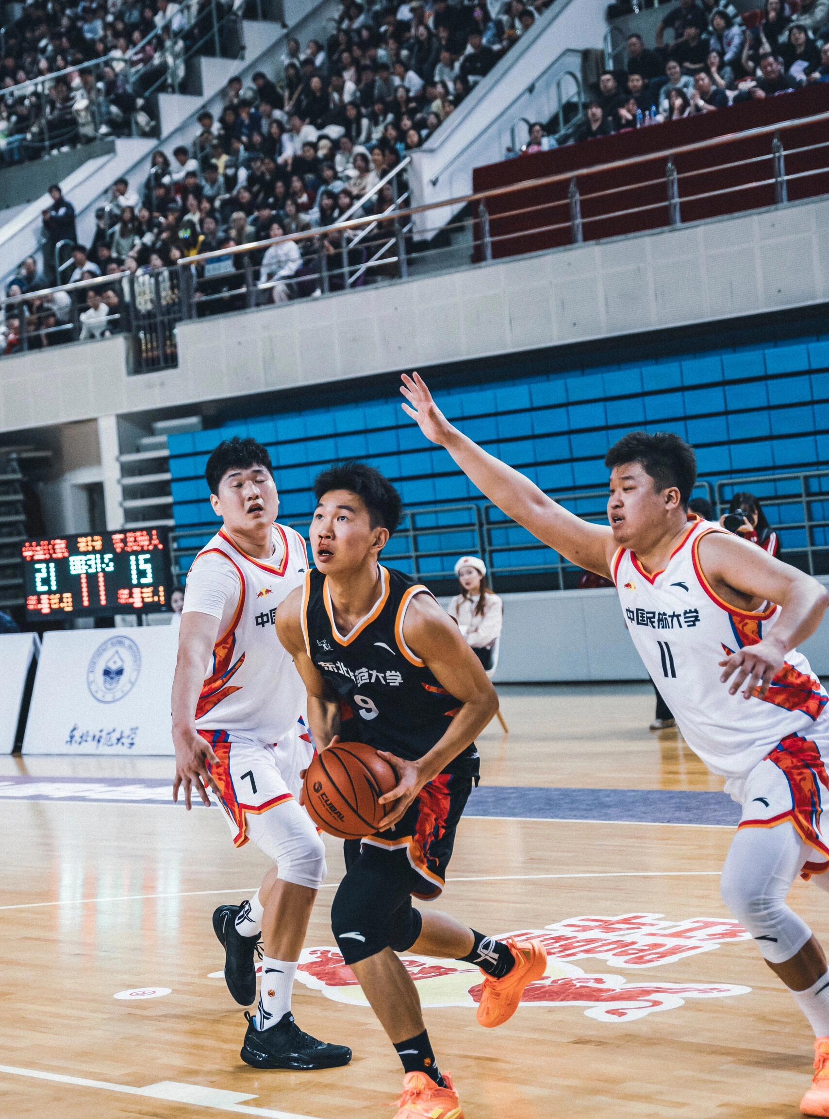 星空体育官方登录入口-热血拼搏！球员们全力以赴争夺好成绩