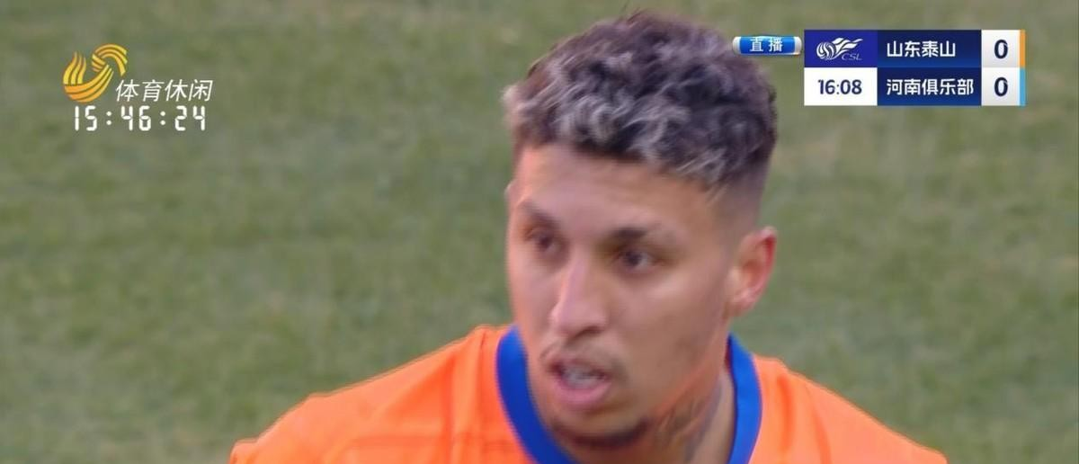 星空体育登录入口-比赛中冷静果断的裁判调度让场面得以控制