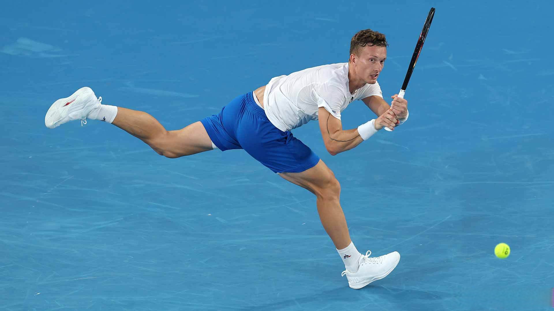 星空体育网页版入口-比赛中球员技术造诣展现出惊人水平