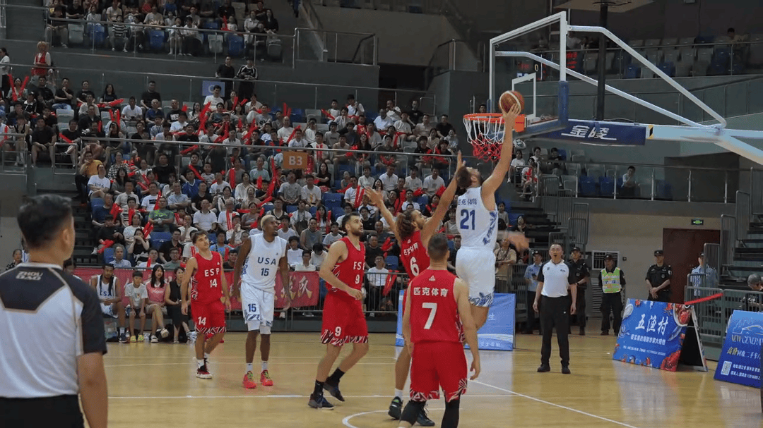 欧洲赛事劲旅对阵,球迷热情高涨 欧洲赛事劲旅对阵,球迷热情高涨