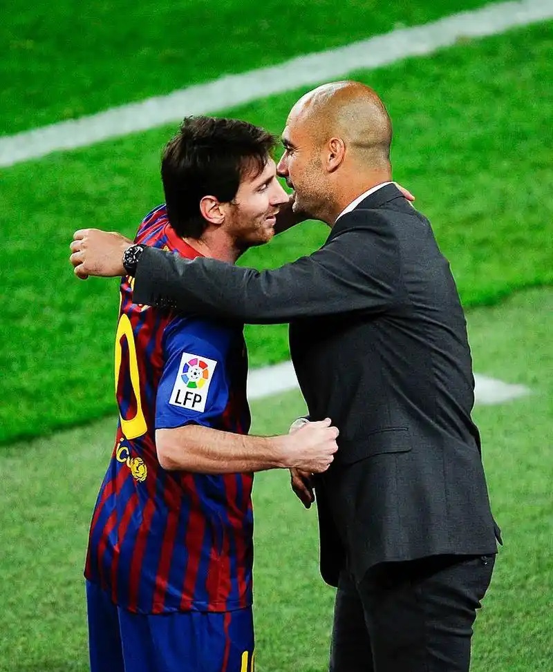 曼城官宣梅西加盟,球迷狂欢! 曼城官宣梅西加盟,球迷狂欢!