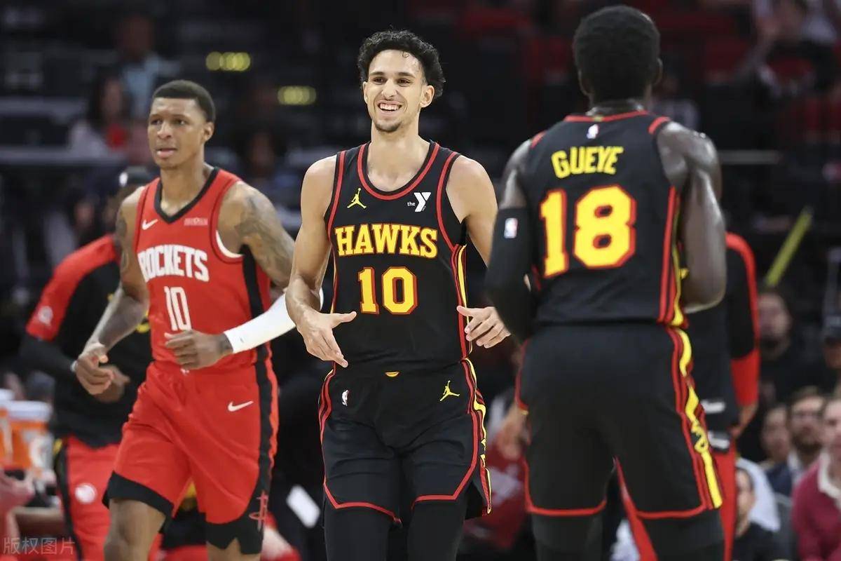 火箭客场战胜老鹰,继续领跑西部 火箭客场战胜老鹰,继续领跑西部